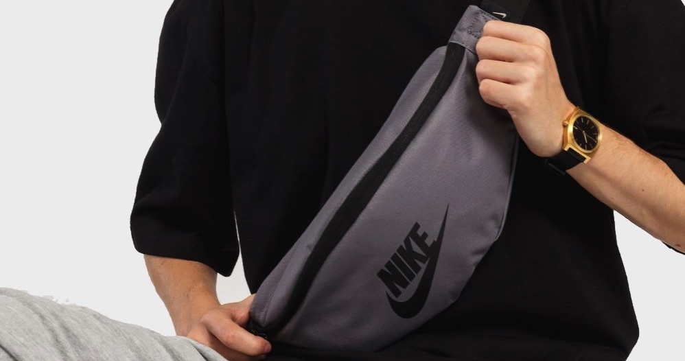 Спортивные сумки Nike.